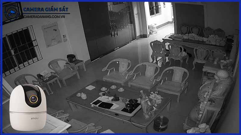 ung-dung-camera-imou-a42-trong-viec-bao-ve-an-toan-cho-nha-cua-vao-ban-dem-1