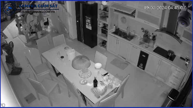 quan-sat-khu-vuc-bep-an-toan-voi-camera-yoosee-mini-2mp-1