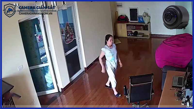 theo-doi-nguoi-giup-viec-tai-nha-mot-cach-kin-dao-voi-camera-yoosee-mini-1