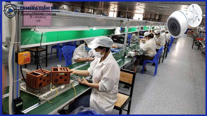 cach-camera-ezviz-cs-h3c-4mp-co-mau-giup-giam-sat-cac-hoat-dong-trong-khu-cong-nghiep-1
