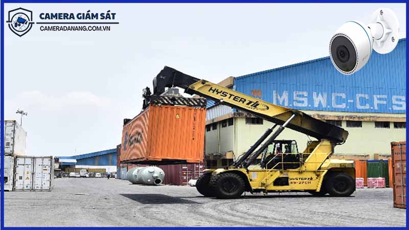 giam-sat-cac-phuong-tien-van-chuyen-hang-hoa-tai-cac-khu-kho-bai-ezviz-cs-h3c-4mp-co-mau-1