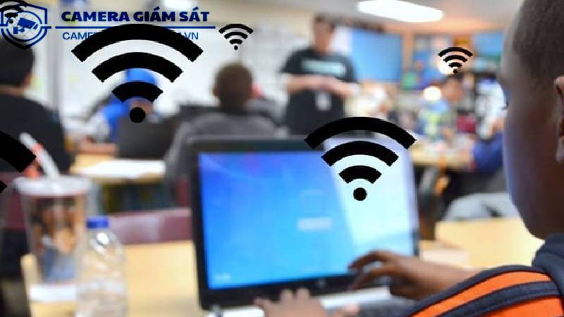 truong-hoc-nhieu-hoc-sinh-dung-wifi-bi-lag-vi-sao